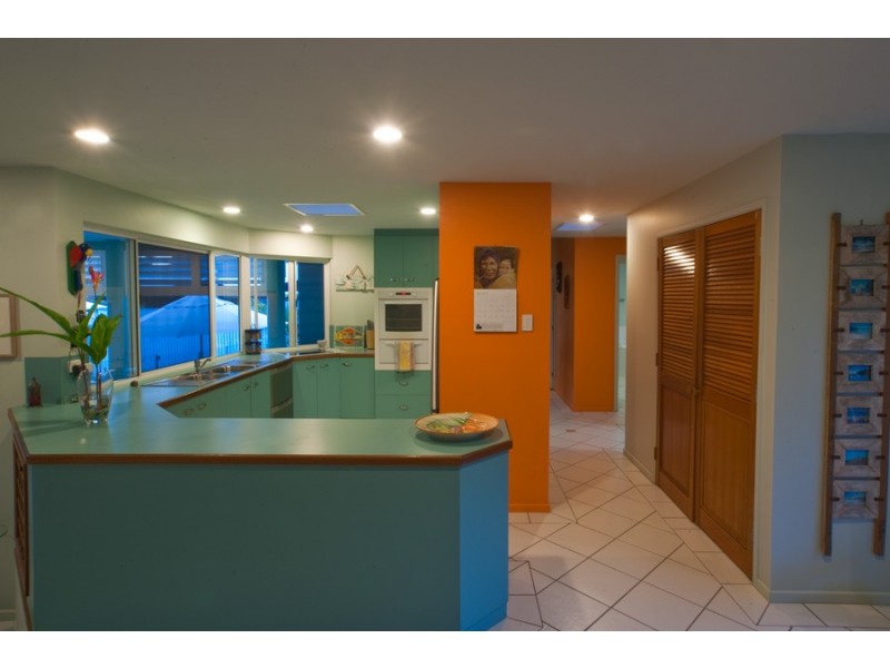 8 Russell Ave, Slade Point QLD 4740
