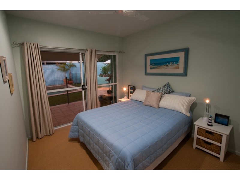 8 Russell Ave, Slade Point QLD 4740