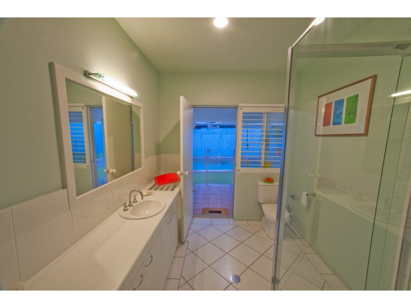 8 Russell Ave, Slade Point QLD 4740