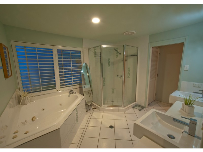 8 Russell Ave, Slade Point QLD 4740
