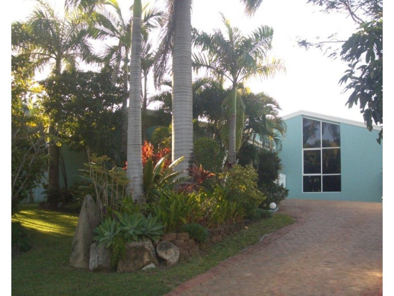 8 Russell Ave, Slade Point QLD 4740