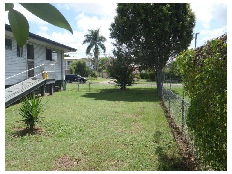 24 Spring Crs, Dysart QLD 4745