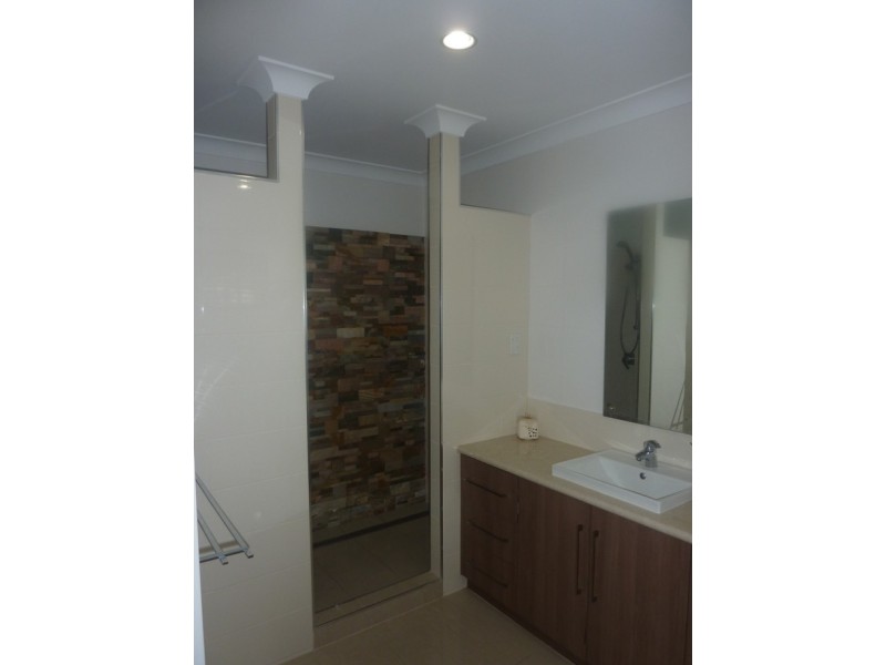 27 Madison Avenue, Glenella QLD 4740