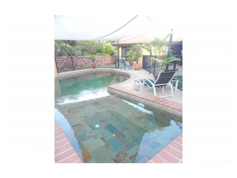 6 Driftwood Crt, Rural View QLD 4740