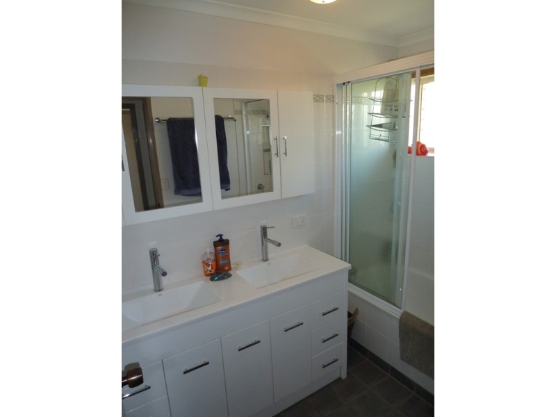 25 John Oxley Avenue, Rural View QLD 4740