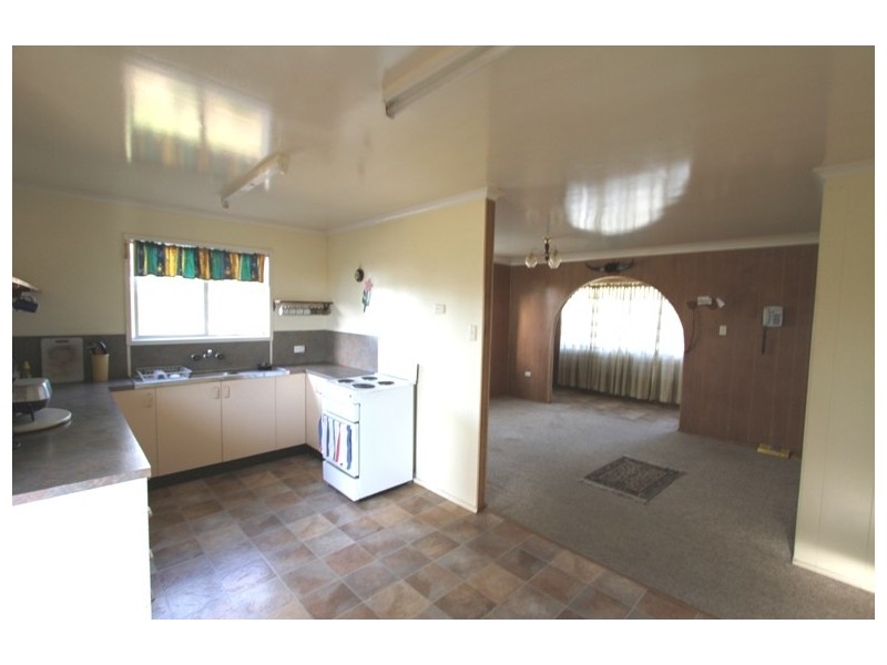 8 Flinders Street, Bakers Creek QLD 4740