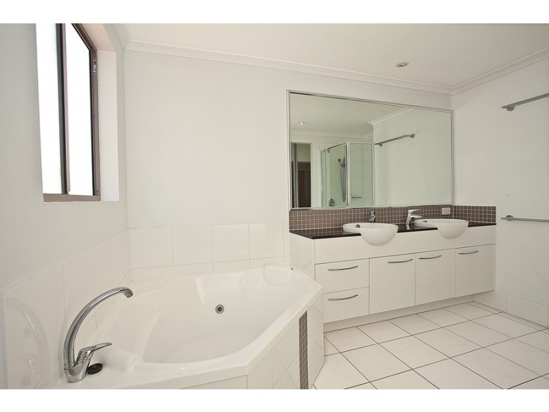 Unit 4/8 Breakwater Access Road, Mackay Harbour QLD 4740