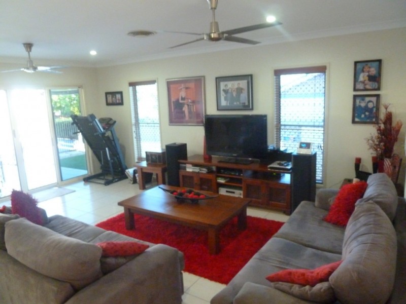 7 Gillies Court, Rural View QLD 4740