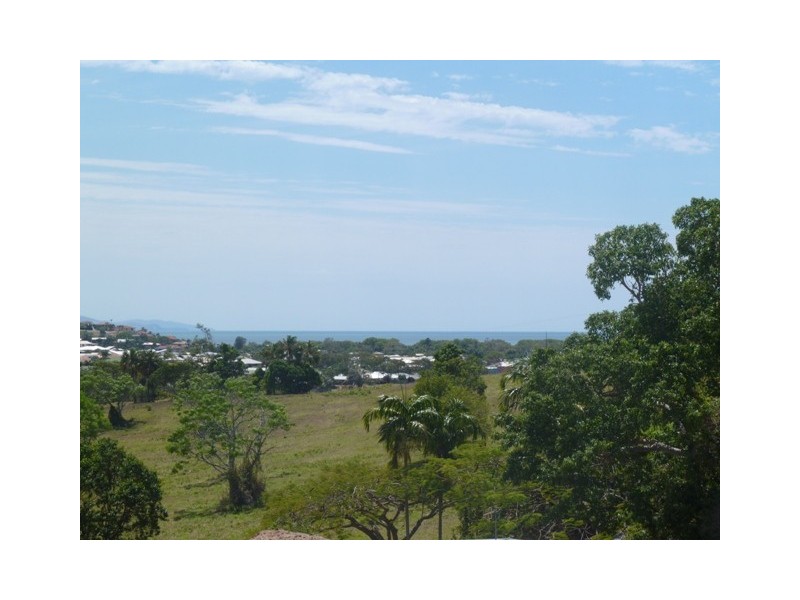 25 Florence St, Eimeo QLD 4740