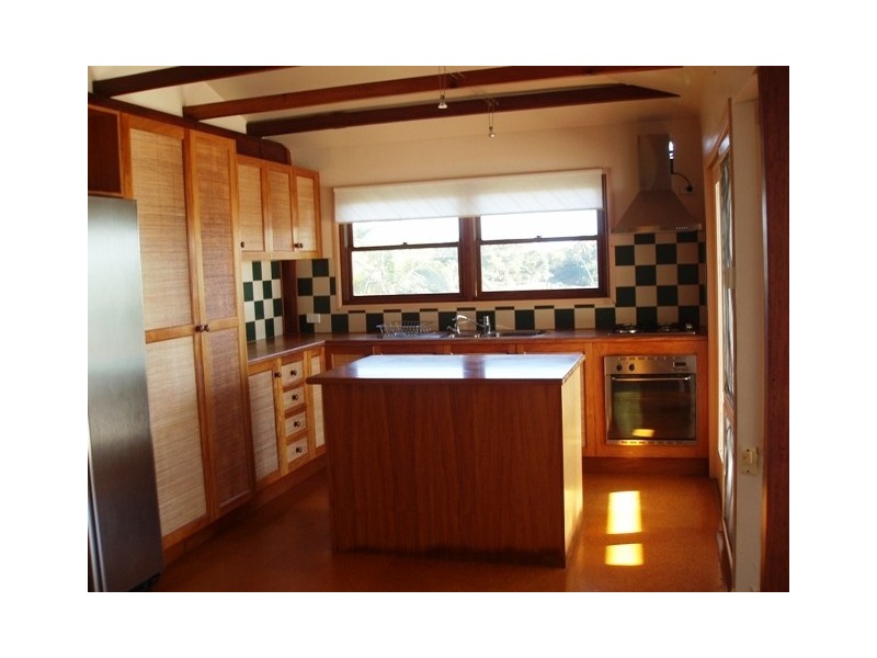 8 Hawk St, Slade Point QLD 4740