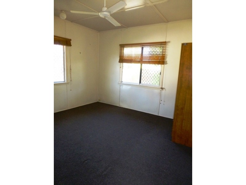16 Pinder Street, West Mackay QLD 4740