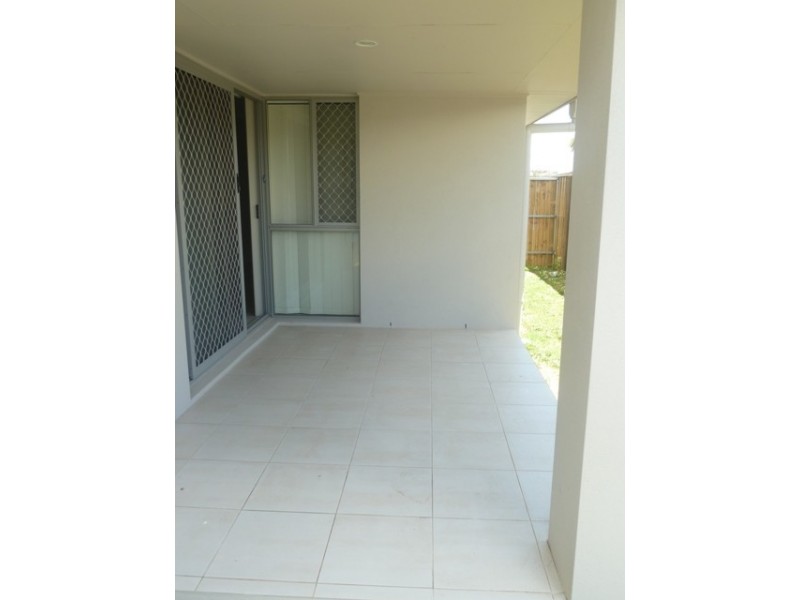 11 Trinity Parade, Blacks Beach QLD 4740