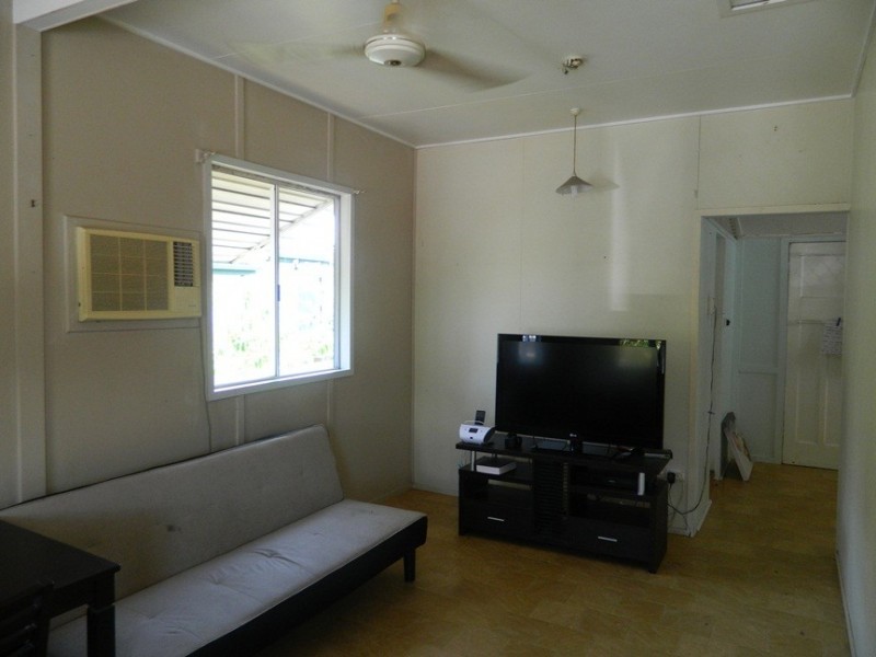 8 Tay Street, South Mackay QLD 4740