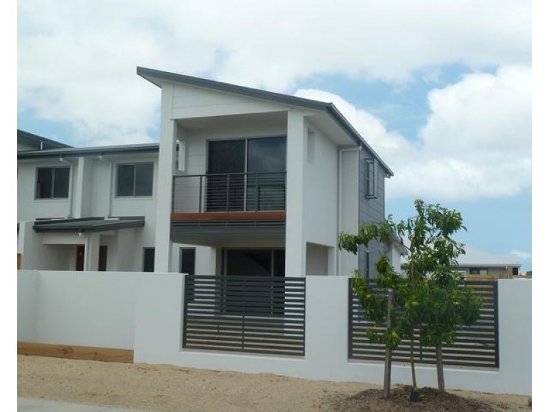 10 Surrey Court, Ooralea QLD 4740