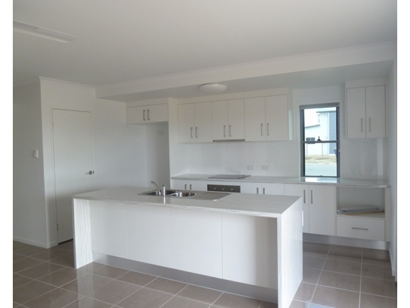 10 Surrey Court, Ooralea QLD 4740
