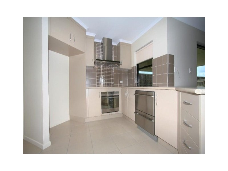 28 Woden Crs, Ooralea QLD 4740