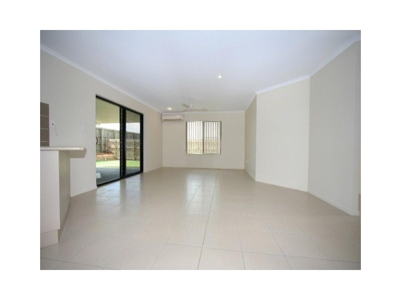 28 Woden Crs, Ooralea QLD 4740