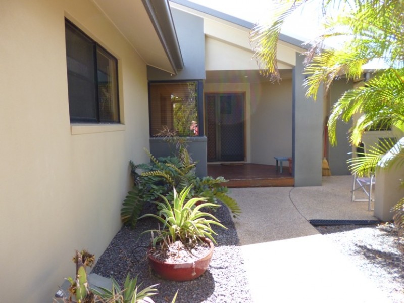 2 Navigator Court, Shoal Point QLD 4750