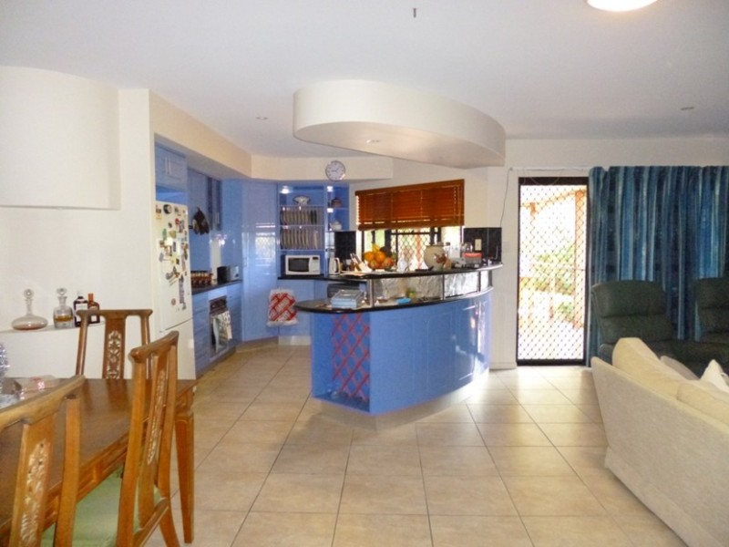 2 Navigator Court, Shoal Point QLD 4750