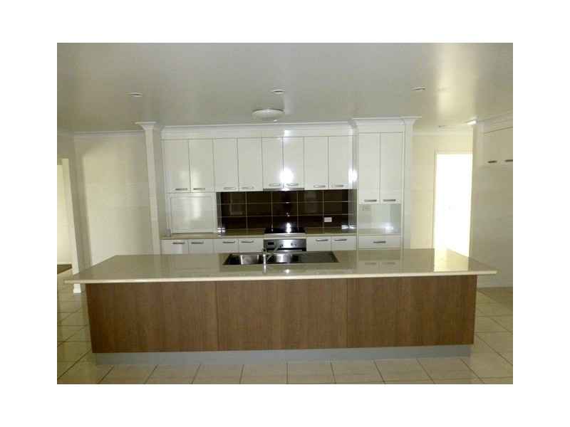 8 Vesta Lane, Ooralea QLD 4740