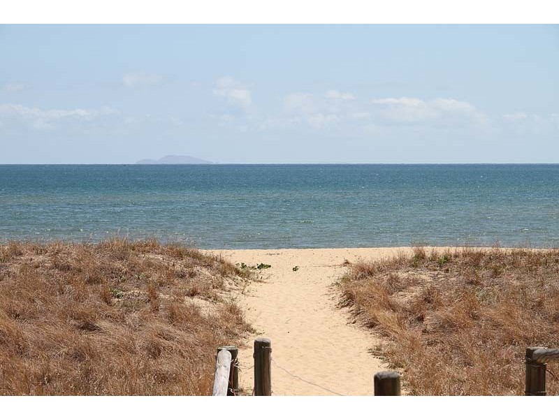 33 Waverley Street, Bucasia QLD 4750