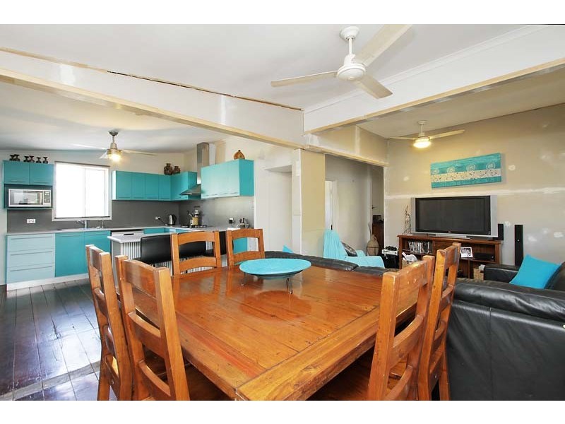 33 Waverley Street, Bucasia QLD 4750