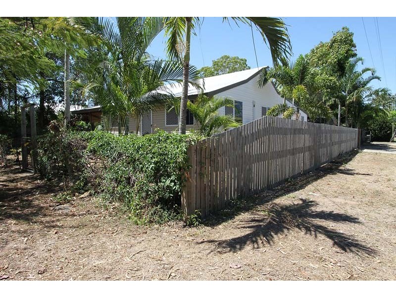 33 Waverley Street, Bucasia QLD 4750