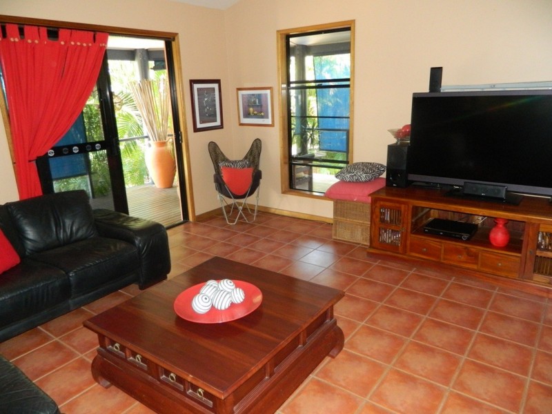 7 Aquatic Place, Blacks Beach QLD 4740