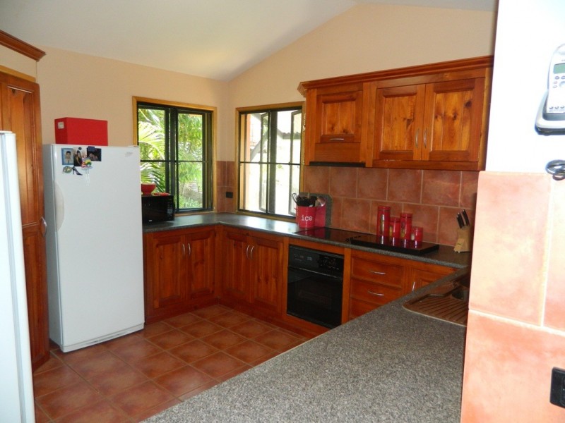 7 Aquatic Place, Blacks Beach QLD 4740