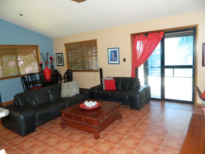 7 Aquatic Place, Blacks Beach QLD 4740
