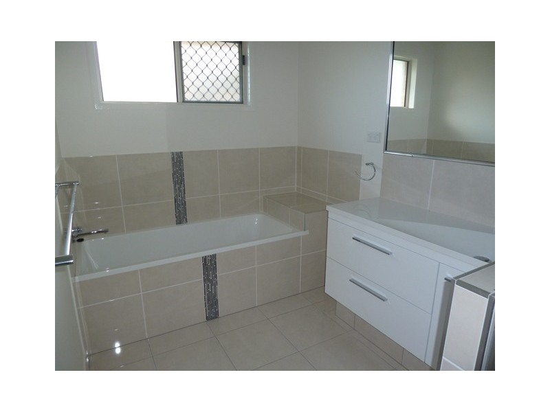 14 Caledonian Drive, Beaconsfield QLD 4740