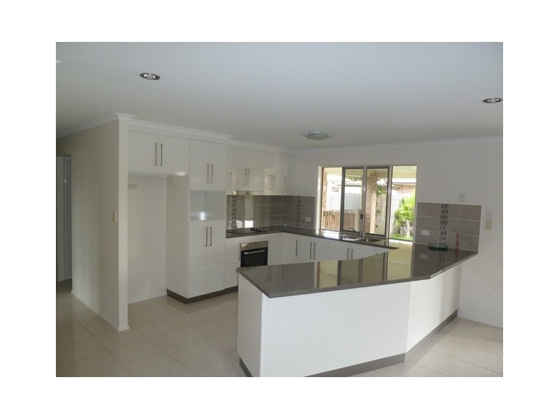 14 Caledonian Drive, Beaconsfield QLD 4740