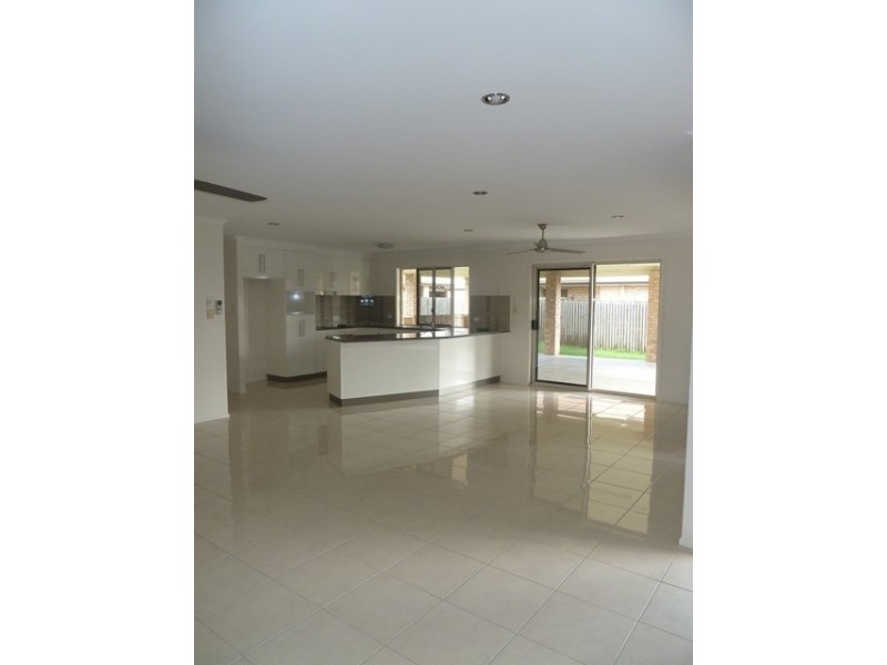 14 Caledonian Drive, Beaconsfield QLD 4740