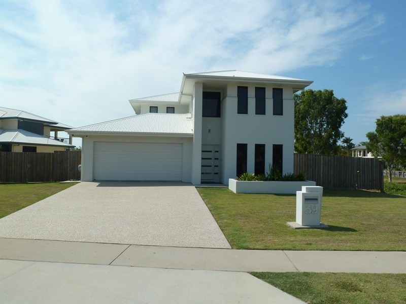 39 Vassallo Drive, Glenella QLD 4740