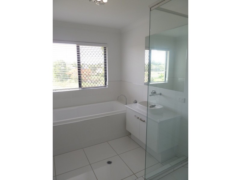 39 Vassallo Drive, Glenella QLD 4740