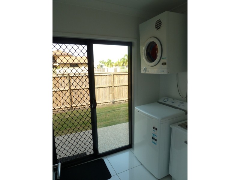 39 Vassallo Drive, Glenella QLD 4740