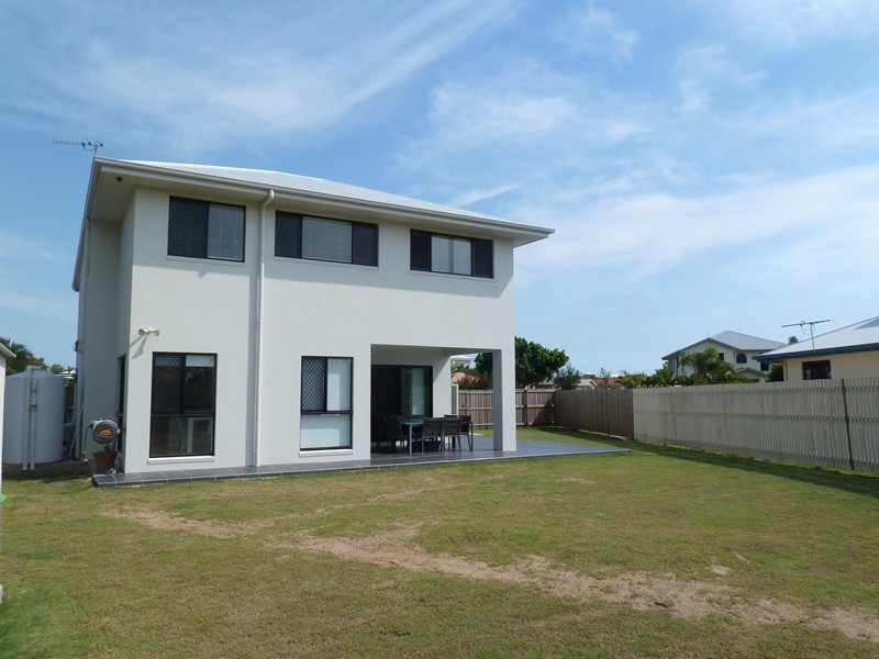 39 Vassallo Drive, Glenella QLD 4740