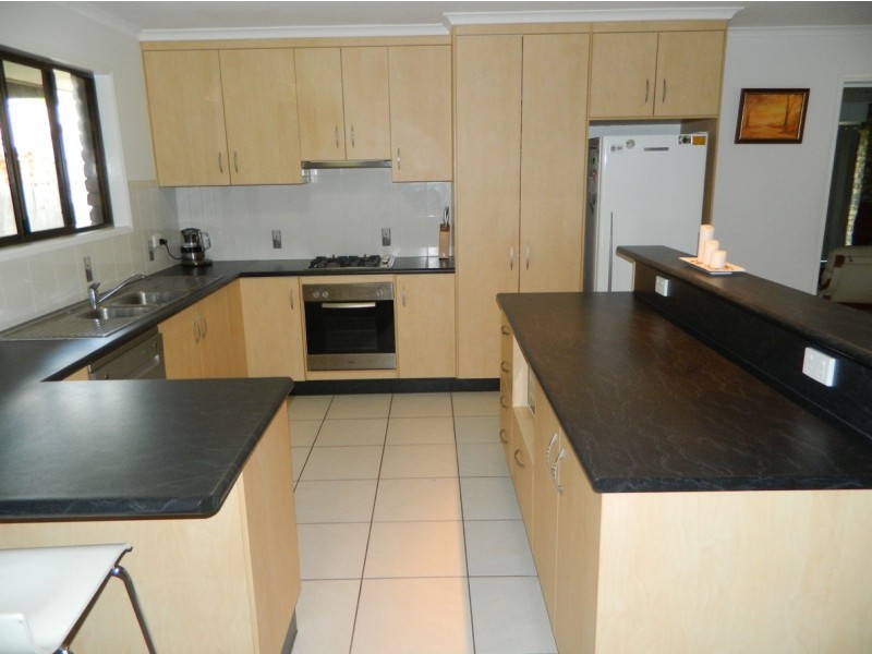 2 Leister Court, Bucasia QLD 4750