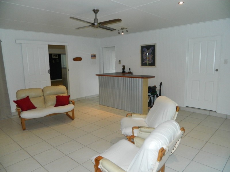 2 Leister Court, Bucasia QLD 4750