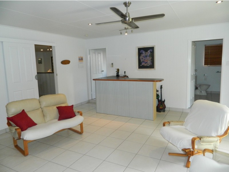 2 Leister Court, Bucasia QLD 4750