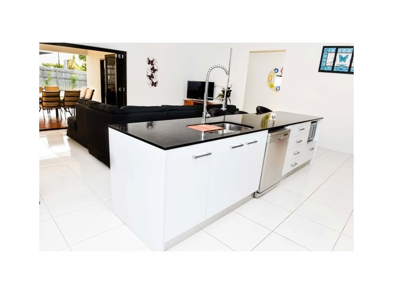 4 Wilcox Street, Eimeo QLD 4740