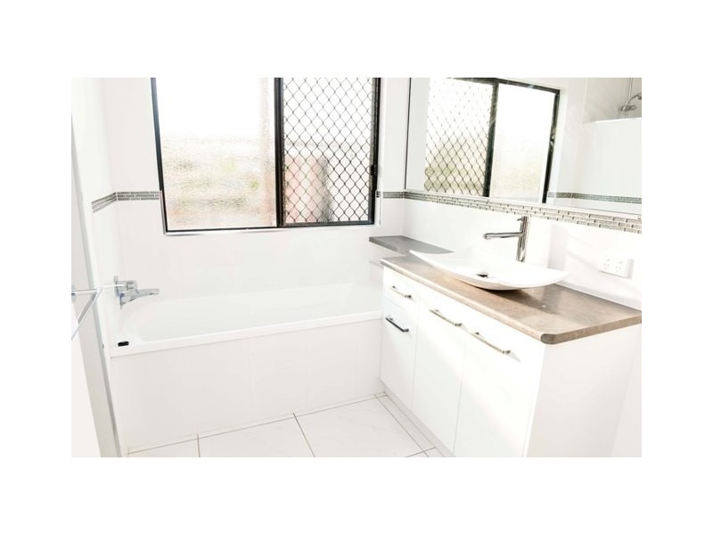 4 Wilcox Street, Eimeo QLD 4740