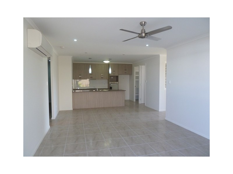 2/30 Primavera Blvd, Beaconsfield QLD 4740