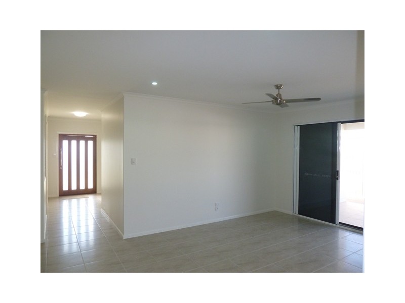 2/30 Primavera Blvd, Beaconsfield QLD 4740