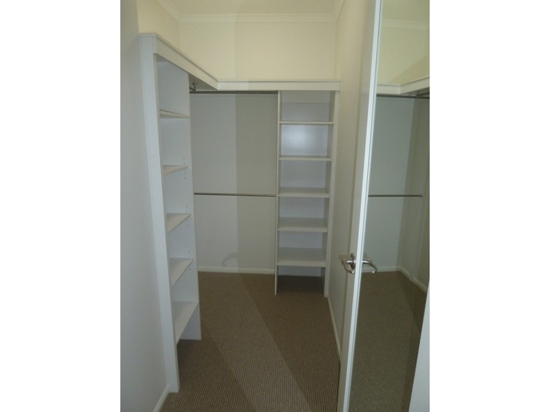 2/30 Primavera Blvd, Beaconsfield QLD 4740