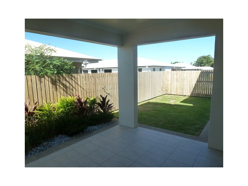 2/30 Primavera Blvd, Beaconsfield QLD 4740
