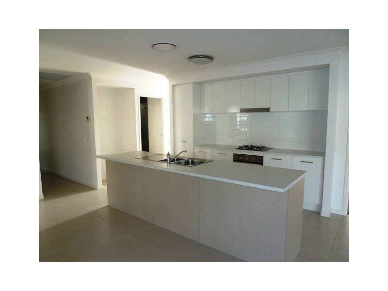 8 Sonoran Street, Rural View QLD 4740