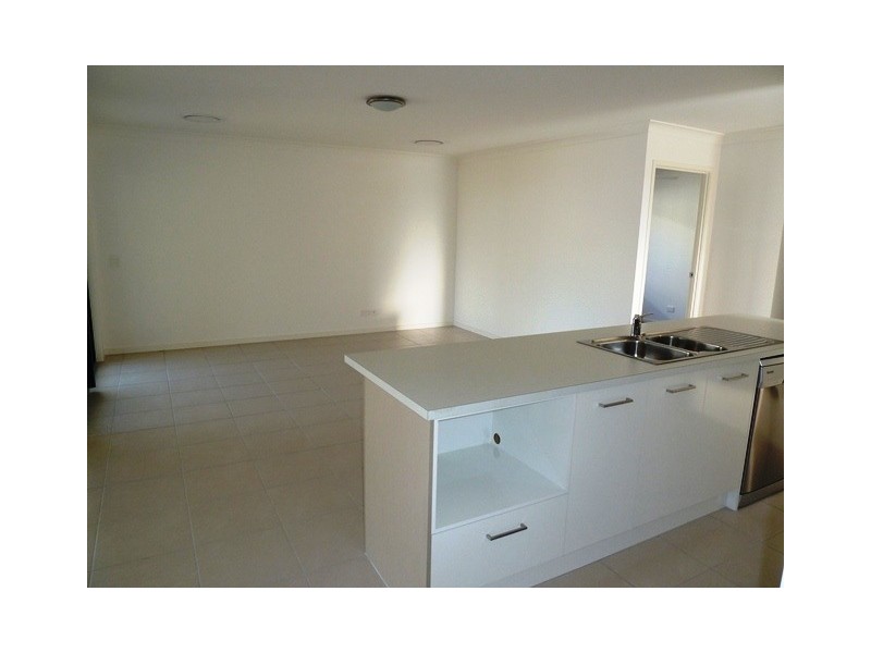 8 Sonoran Street, Rural View QLD 4740