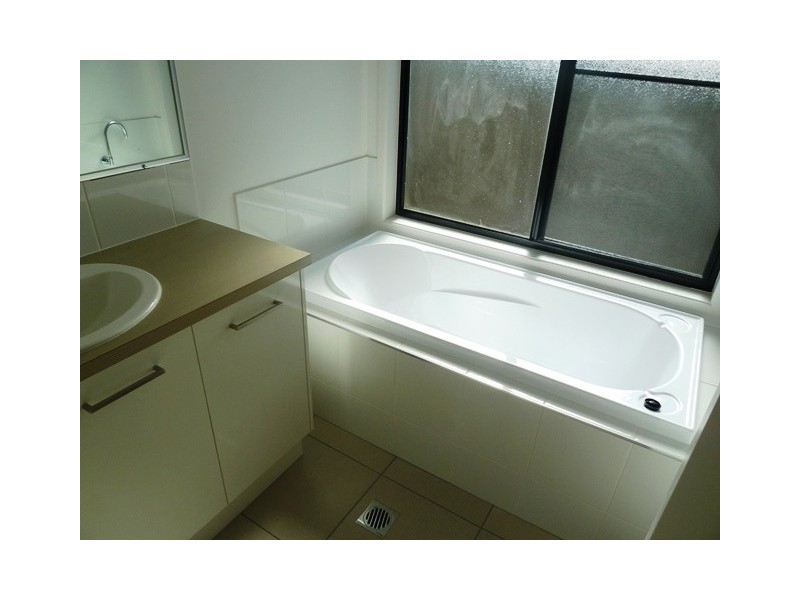 8 Sonoran Street, Rural View QLD 4740