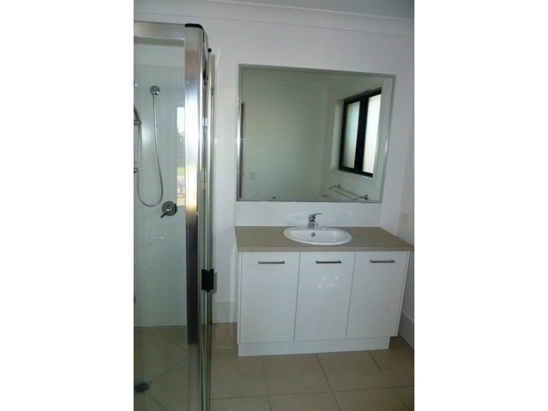 8 Sonoran Street, Rural View QLD 4740